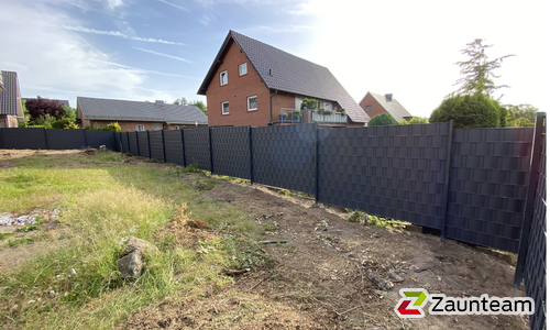 Flechtfix Vario Sichtschutz RAL Standardfarben wurde in Bad Iburg von Zaunteam Osnabrücker Land, Belm im Jahr 2022 erstellt.