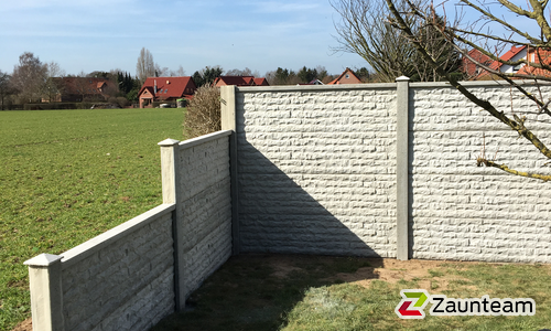 Betonzaun mit Klinker Optik wurde in Heuerßen von Zaunteam Schaumburger Land, Stadthagen im Jahr 2018 erstellt.