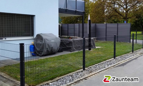 BPC Sichtschutz Nordheim Aluminiumpfosten 70 x 70 mm einbetoniert wurde in Othmarsingen von Zaunteam Aargau, Egliswil im Jahr 2025 erstellt.