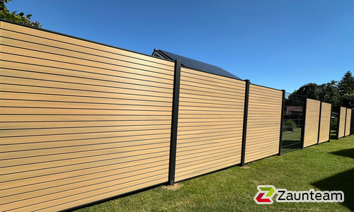 System WPC Sichtschutz, Neo Platinum mit Alupfosten einbetoniert wurde in Bielefeld von Zaunteam Teutoburger Land, Steinhagen im Jahr 2025 erstellt.