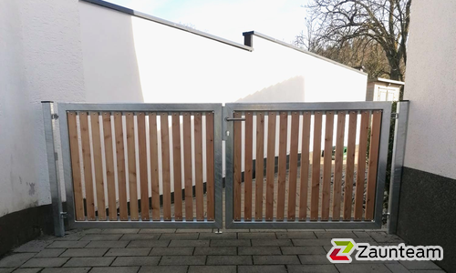 Holztor / Metall-Holztor wurde in Sundern von Zaunteam Sauerland, Neuenrade im Jahr 2025 erstellt.