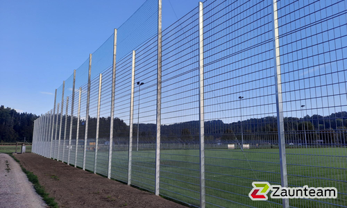 Ballfang Doppelstab und Netz Kombination wurde in Kollbrunn von Zaunteam Neftenbach, Neftenbach im Jahr 2023 erstellt.