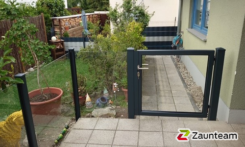 Glas Geländer wurde in Erfurt von Zaunteam Thüringer Wald, Katzhütte im Jahr 2020 erstellt.
