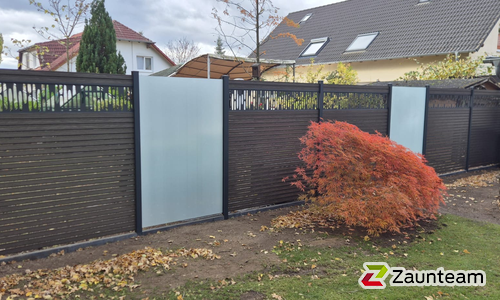 System Alu Sichtschutz, Rhombus mit Alupfosten einbetoniert wurde in Dessau-Rosslau von Zaunteam Fläming, Coswig im Jahr 2025 erstellt.