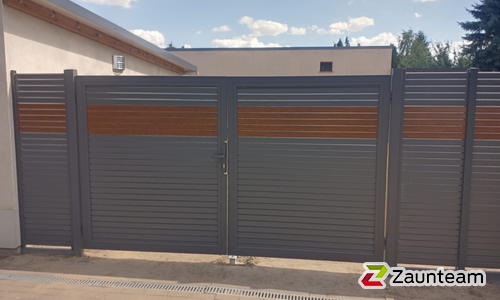 Aluminium Sichtschutztor 2-flüglig wurde in Lutherstadt Wittenberg von Zaunteam Fläming, Coswig im Jahr 2025 erstellt.