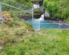 Diagonalgeflecht verzinkt mit Rohrpfosten verzinkt einbetoniert wurde in Schattenhalb von Zaunteam Berner Oberland, Ringgenberg im Jahr 2025 erstellt.