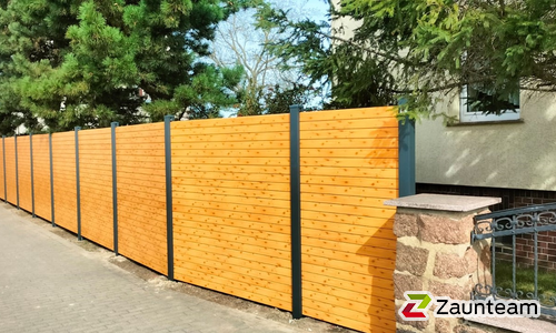Alu Varioprofil Rhombus 80, Aluminiumpfosten vierkant 85 x 85 mm einbetoniert wurde in Gräfenhainichen  von Zaunteam Fläming, Coswig im Jahr 2023 erstellt.