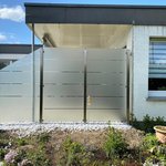 Glas Sichtschutz mit vierkant Edelstahlpfosten einbetoniert wurde in Fröndenberg von Zaunteam Sauerland, Neuenrade im Jahr 2021 erstellt.