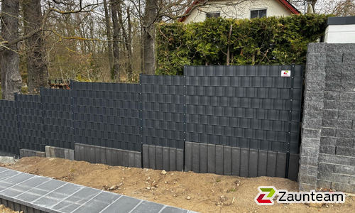 Flechtfix Vario Sichtschutz RAL Standardfarben wurde in Dessau-Rosslau von Zaunteam Fläming, Coswig im Jahr 2025 erstellt.