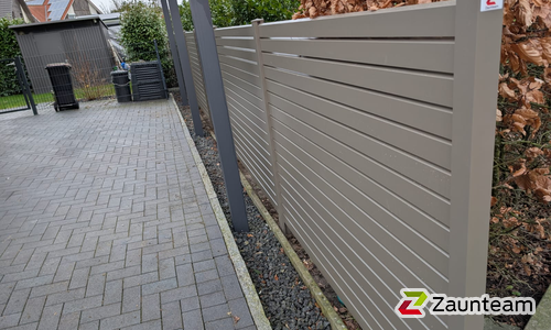 Alu Varioprofil Rhombus 80, Aluminiumpfosten vierkant 65 x 65 mm einbetoniert wurde in Loxstedt von Zaunteam Friesische-Wehde, Zetel im Jahr 2025 erstellt.
