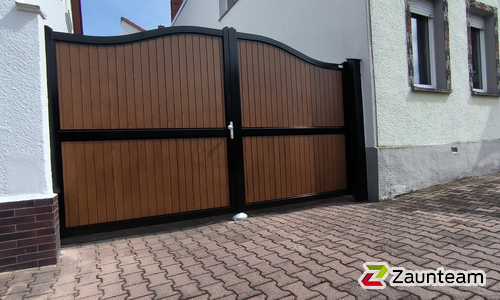 Aluminium Sichtschutztor 2-flüglig wurde in Treuenbrietzen  von Zaunteam Fläming, Coswig im Jahr 2025 erstellt.