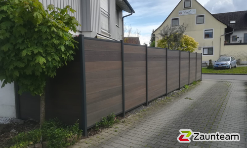 System WPC Sichtschutz, Platinum XL mit Alupfosten einbetoniert wurde in Sigmarszell von Zaunteam Allgäu, Bad Hindelang - Unterjoch im Jahr 2021 erstellt.