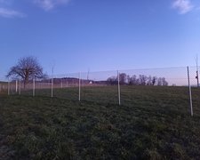 Diagonalgeflecht verzinkt mit Rohrpfosten verzinkt einbetoniert wurde in Ottikon von Zaunteam Zürich Oberland, Gutenswil im Jahr 2026 erstellt.