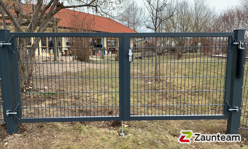 Doppelstabmattentor 2-flüglig wurde in Haldenwang von Zaunteam Allgäu, Bad Hindelang - Unterjoch im Jahr 2022 erstellt.