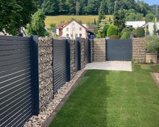 Gabionen Kombination wurde in Neuenhof von Zaunteam Aargau, Egliswil im Jahr 2025 erstellt.