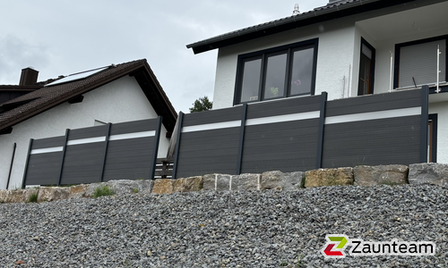 System WPC Sichtschutz, Classic mit Alupfosten einbetoniert wurde in Langenselbold von Zaunteam Main-Kinzig, Langenselbold im Jahr 2024 erstellt.