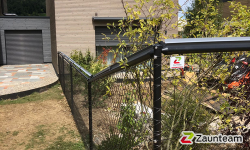 Diagonalgeflecht anthrazit metallic mit Rohrpfosten anthrazit metallic einbetoniert wurde in Ziefen von Zaunteam Nordwest, Niederdorf im Jahr 2025 erstellt.