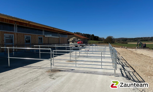 Rohrzaun verzinkt einbetoniert wurde in Hohenstein von Zaunteam Zollernalb, Burladingen-Ringingen im Jahr 2025 erstellt.