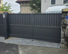 Schiebetor Aluminium wurde in Pully von Swissclôture Léman, Forel (Lavaux) im Jahr 2026 erstellt.