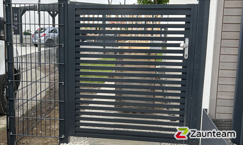 Aluminium Tor 1-flüglig wurde in Bad Schussenried von Zaunteam Oberschwaben, Obermarchtal im Jahr 2025 erstellt.